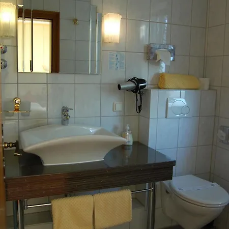 Zur Linde Hotel 3*